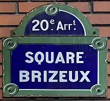 Voir la plaque.