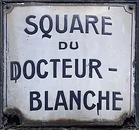 Voir la plaque.