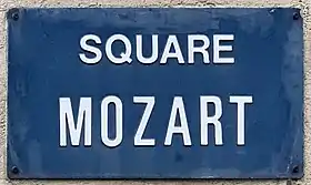 Voir la plaque.