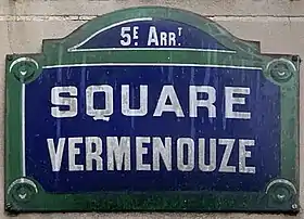 Voir la plaque.