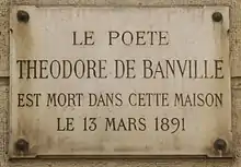 Plaque au no 10 en hommage à Théodore de Banville.