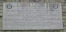 Photographie de la plaque commémorant l'union franco-bretonne dans le château.