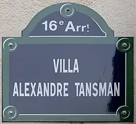 Voir la plaque.