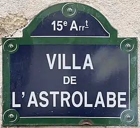 Voir la plaque.