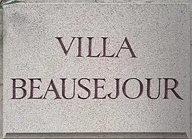 Voir la plaque.