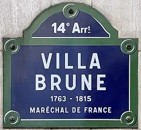 Voir la plaque.