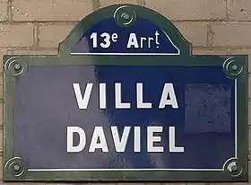 Voir la plaque.