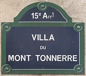 Voir la plaque.