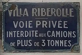 Voir la plaque.