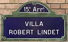 Voir la plaque.