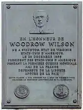 Plaque en hommage à Woodrow Wilson, à l'angle de la place du Trocadéro-et-du-11-Novembre.