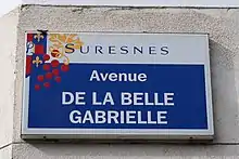 Photographie d'une plaque de rue.