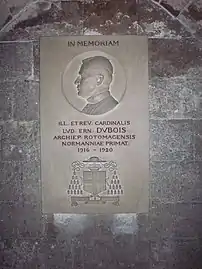 Photo d'une pierre In memoriam du cardinal Dubois