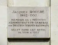 Plaque commémorative de Jacques Rouché au no 30 rue de Prony.