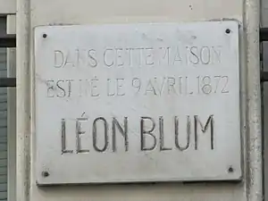 Plaque commémorative sur la façade de la maison natale parisienne de Léon Blum.