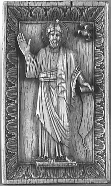 Le plaque d'ivoire servant de couverture au livre du sacre.