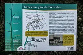 Plaque résumant l'histoire de la gare de Fonsorbes.