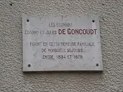 Plaque sur la maison des Goncourt.