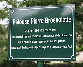 Plaque de la pelouse Pierre-Brossolette.