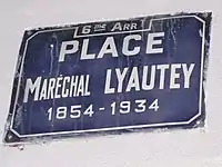 Voir la plaque.