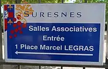 Plaque de la place Marcel-Legras, en hommage au maire en fonction de 1956 à 1965.