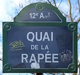 Voir la plaque.