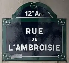 Voir la plaque.