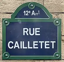 Voir la plaque.