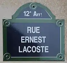 Voir la plaque.