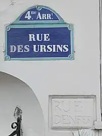 Plaque de rue de la rue des Ursins avec, gravé, son ancien nom « rue d'Enfer ».