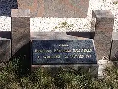 Plaque apposée sur la tombe de Béranger Saunière