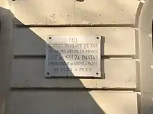 Plaque en hommage au diplomate brésilien Luiz Martins de Souza Dantas, qui vécut au no 45 de 1922 à 1944.