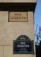Superposition de deux plaques « rue Scheffer ».