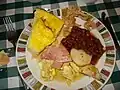 Un repas traditionnel servi à la cabane à sucre