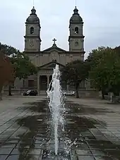 L'église Nuestra Señora del Carmen face à la place Treinta-y-Tres.