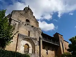 L'église attenante au château de Plazac.