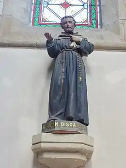 Pleuven : église paroissiale Saint-Mathurin, statue de saint Jean Discalceat.