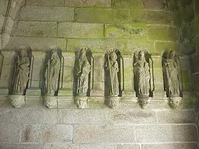 Porche sud : les six autres statues d'apôtres (groupe polychrome)