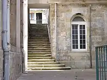 Escalier devant le Bain Montaigne.