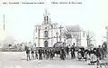 Plomeur : la place de l'église vers 1920 (carte postale Villard).