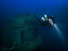 Plongeur Trimix en recycleur sur l'épave du Nidersachsen (Le Guyane) à Toulon par 108m de fond. Photographe sous-marin Alexndre HACHE