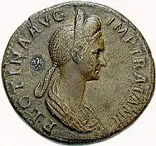 pièce de monnaie représentant une femme de profil en buste, avec une haute coiffure élaborée, entourée d'inscriptions.