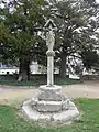 Croix de cimetière situé dans l'enclos paroissial.