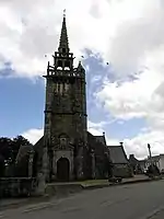 L'église Saint-Pierre de Plougras.