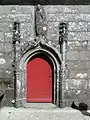 L'église Notre-Dame du Grouanec : porte du transept sud.