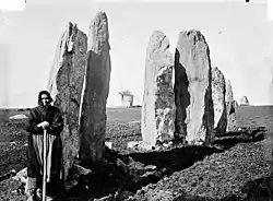 L'alignement du Vieux Moulin (photographie de Zacharie Le Rouzic).