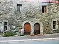 Façade de maison ancienne (en ruines) à Kergroas.