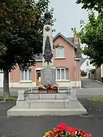 Monument aux morts« Monument aux morts de Plouvain », sur Wikipasdecalais