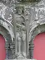 Plouvien : Ecce Homo au trumeau du portail occidental de la chapelle Saint-Jean-Balanant.