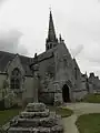 L'église paroissiale Saint-Cuffan : vue extérieure d'ensemble.